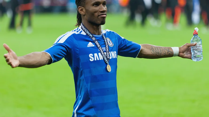 华体会官方版网站登录入口前线 裁判选派公告：一份名单里能读出什么信号·档案里的九十分钟